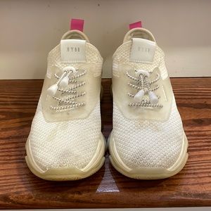 Steve Madden white sneakers NY90